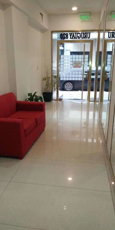 Uruguay 820 Apartamento *